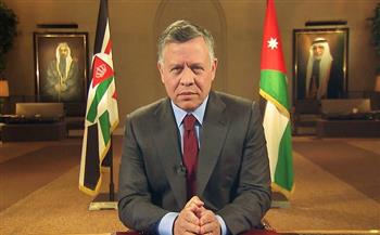 العاهل الأردني يصل أبوظبي ورئيس الإمارات في مقدمة مستقبليه