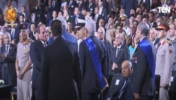 الرئيس السيسي يحي أبطال معركة «رأس العش» في حرب أكتوبر المجيدة