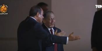 مشهد عظيم.. الرئيس السيسي يستقبل المدير الأسبق لكلية القادة والأركان (فيديو)