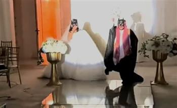 فيديو.. عروسان يدخلان قاعة الزفاف على طريقة باتمان (فيديو)