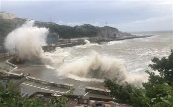 الصين تحذر من أمواج عاتية مع اقتراب الإعصار كوينو