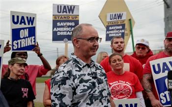 "اتحاد عمال السيارات" الأمريكي يقرر عدم توسيع نطاق الإضراب