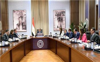 رئيس الوزراء يبحث تفعيل مبادرات دعم المصريين بالخارج 