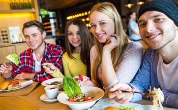 للوالدين.. 6 نصائح لضبط النظام الغذائي لدى المراهقين