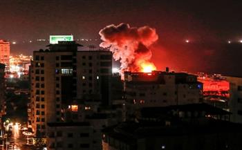 طائرات الاحتلال تعتدي على مجمع أنصار غرب غزة 