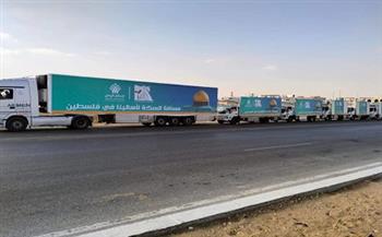 40 شاحنة مساعدات تفرغ حمولاتها في الجانب الفلسطيني لمعبر رفح