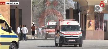 شاهد.. لحظة وصول الجرحى الفلسطينيين لمعبر رفح في سيارات الإسعاف