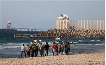 بحرية الاحتلال الإسرائيلي تقصف سواحل غزة وسط تحليق جوي مكثف