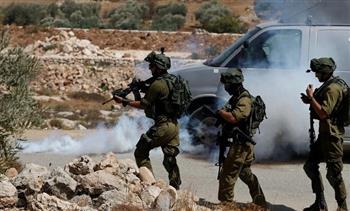 إصابة 12 فلسطينيا جراء تصاعد اعتداءات الاحتلال الإسرائيلي بالضفة الغربية