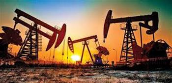 انخفاض منصات النفط الأمريكية إلى أدنى مستوى منذ يناير 2022