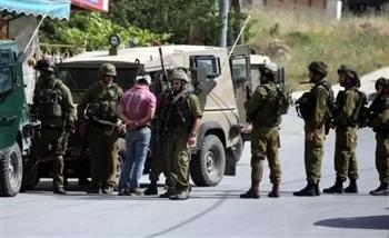 الاحتلال يعتقل 17 مواطناً ويصيب آخرين بالرصاص في الضفة