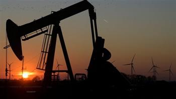 النفط يتكبد خسارة أسبوعية بـ 4% مع تزايد المخاوف بشأن الطلب
