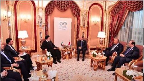 الرئيس السيسي يلتقي تظيره الإيراني في الرياض