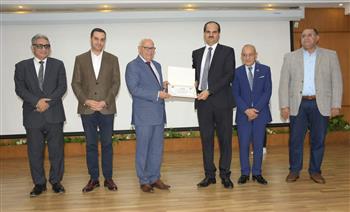 محافظ بورسعيد يكرم المشروعات الفائزة والمشاركة في المبادرة الوطنية 
