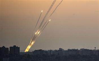 صافرات الإنذار تدوي في تل أبيب وعسقلان وسط رشقات صاروخية كبيرة تنطلق من غزة
