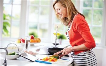 خبيرة: أنظمة غذائية تساعد المرأة أثناء فترة انقطاع الطمث