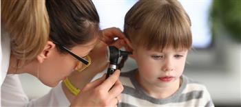 لماذا يصاب طفلي بالتهاب الأذن بعد دور البرد؟