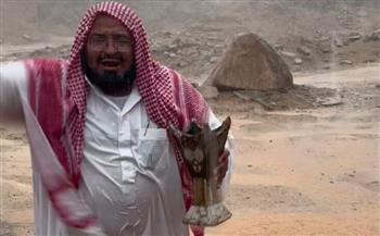 بعد العاصفة المطرية.. سعودي يٌبخّر السحاب (فيديو)