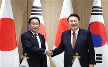 رئيس وزراء اليابان ورئيس كوريا الجنوبية يؤكدان التعاون الوثيق بينهما
