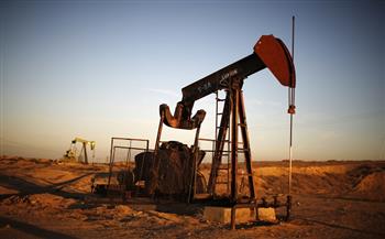 أسعار النفط تتراجع للأسبوع الرابع على التوالي