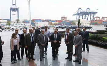 وزير النقل يتفقد محطة تحيا مصر ويشهد استقبال السفينة EVER LEARNED