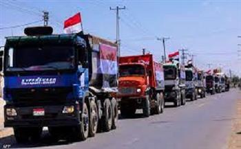 باحث سياسي: مصر سارعت في إرسال عشرات الشاحنات المحملة بأطنان السلع إلى غزة 