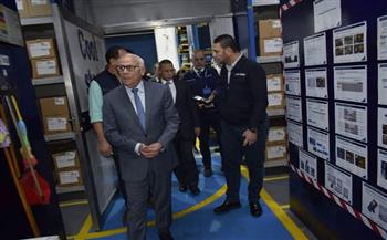 محافظ بورسعيد يتفقد توسعات مصنع «الضفائر الكهربية» ويشيد بحجم الإنتاج