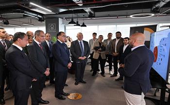 رئيس الوزراء يتفقد مركز مصر للتكنولوجيا والابتكار التابع لشركة «بي دبليو سي»