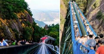 سلالم متحركة وسط الجبال لجذب المزيد من السياح في الصين