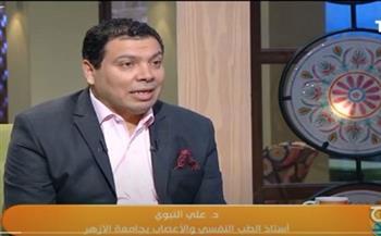 حالات يجب فيها ذهاب الطفل العنيد للطبيب.. دكتور نفسي يوضح