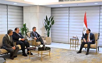 رئيس الوزراء يلتقي رئيس مجموعة أكور الرائدة عالميا في مجال الضيافة