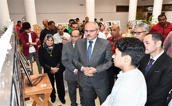 رئيس جامعة القناة يشهد إفتتاح معرض الفنون التشكيلية بكلية الزراعة 