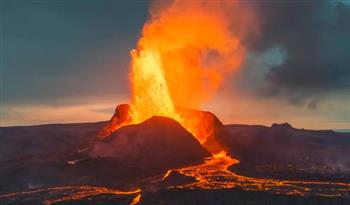 مثير ومرعب.. فيديو يوثق صوت الحمم في بركان سيمحي مدينة بأكملها