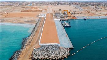 محافظ شمال سيناء يؤكد جاهزية ميناء العريش لاستقبال سفينة فرنسا لعلاج مصابي غزة 