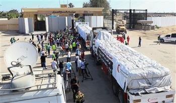 مصدر مصري مسئول: إدخال مئات الشاحنات بالمساعدات الإنسانية والوقود إلى جميع مناطق غزة