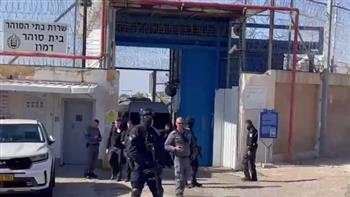 الجيش الإسرائيلي ينقل مجموعة من الأسيرات الفلسطينيات إلى سجن عوفر