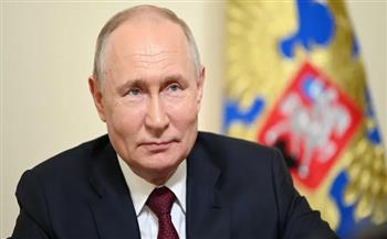 بوتين يقلد آخر رائد فضاء وسام "جاجارين"