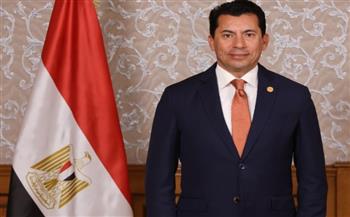 وزير الرياضة يطمئن علي حالة لاعب منتخب مصر للدراجات إثر إصابته بالوجه