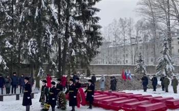 مراسم دفن لرفات ضحايا الإبادة النازية في مقاطعة لينينجراد الروسية