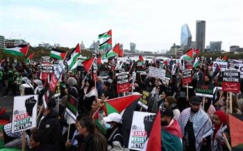آلاف الأشخاص يحتجون في لندن دعمًا للفلسطينيين