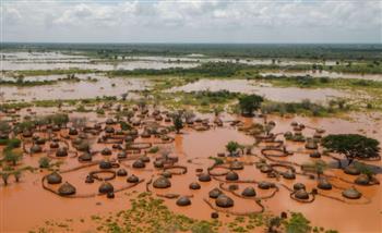 مصرع 70 شخصا ونزوح الآلاف جراء الفيضانات في كينيا
