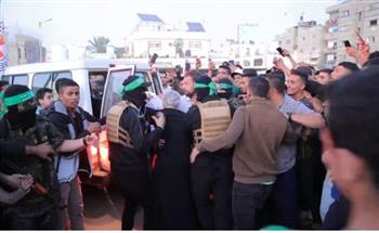إعلام إسرائيلي: الفصائل الفلسطينية تحتجز أكثر من 200 شخصًا