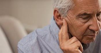 كبار السن هم الأكثر عُرضة لضعف السمع