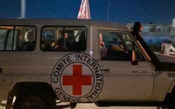 الصليب الأحمر يتسلّم 13 محتجزا إسرائيليا و5 من جنسيات أخرى