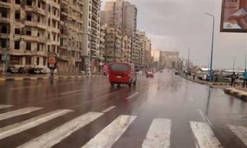 سقوط أمطار متوسطة على الإسكندرية.. واستمرار حركة الملاحة بالميناء