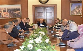 محافظ بورسعيد يستعرض الموقف التنفيذي لتجهيز مقار الانتخابات الرئاسية