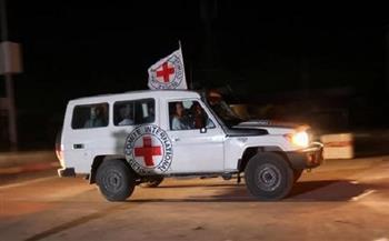 الصليب الأحمر يتسلم 11 محتجزًا إسرائيليا ضمن الدفعة الرابعة لتبادل الأسرى