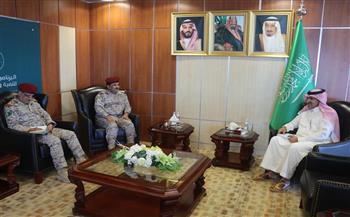 وزير الدفاع اليمني يشيد بجهود البرنامج السعودي لتنمية وإعمار بلاده 