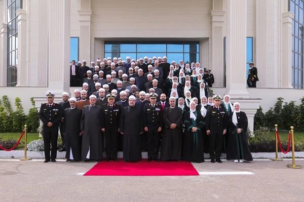 القوات البحرية تستقبل وفد الأئمة والواعظات المشاركين بالبرنامج التثقيفي 