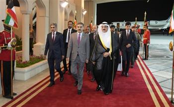 رئيس وزراء باكستان يصل الكويت في زيارة رسمية تستغرق يومين